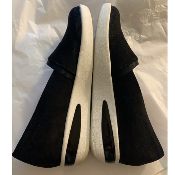 Black Suede Kenneth Cole Reaction Loafer/Sneaker. - Picture 6 of 6